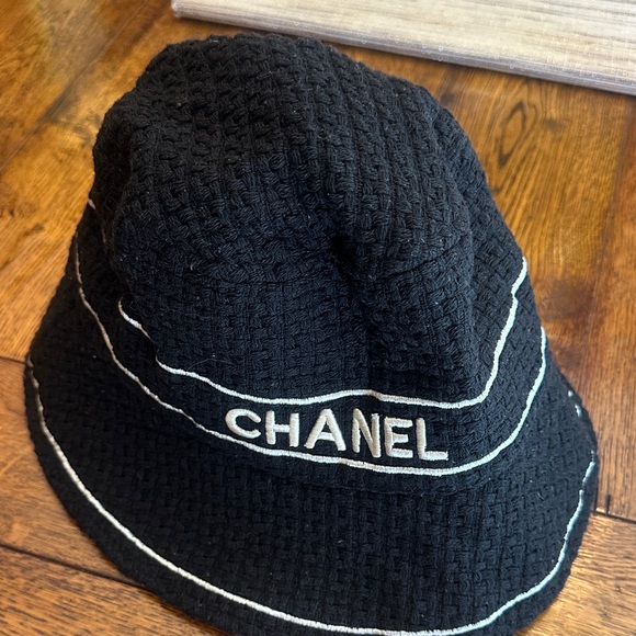 Dhgate Black and White Textured Bucket Hat - Picture 4 of 4